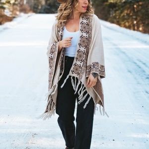 NWT Boho Western Oversized Fringed Poncho